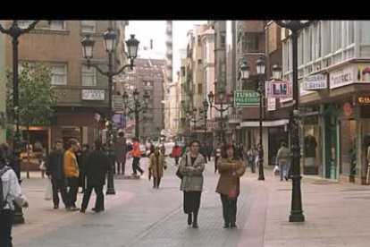 La calle Burgo nuevo, en el centro de la ciudad, es una de las calles más comerciales gracias, en parte, a que está peatonalizada y cortada al tráfico de vehículos