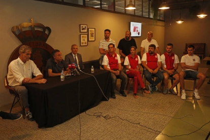Presentación de la estructura del equipo de baloncesto de la Cultural Leonesa. F. Otero Perandones.