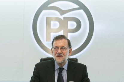 El PP pide al PSOE que deje gobernar a Rajoy.