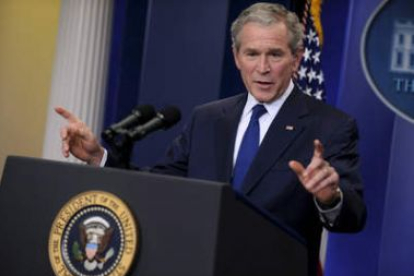 Bush atendió a los periodistas durante una rueda de prensa ayer