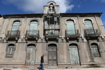 Imagen reciente de la Casa del Notario, en la calle Susana González de Bembibre. ANA F. BARREDO