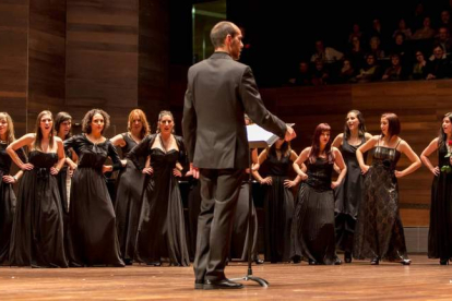El coro leonés CantArte, cuyas puestas en escena siempre resultan novedosas y originales, nació en enero de 2013.