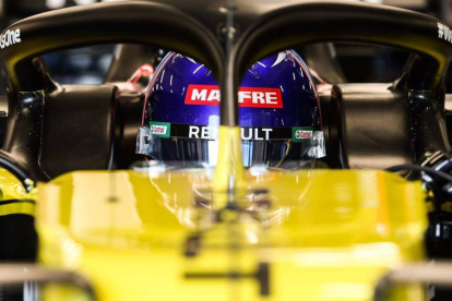 Fernando Alonso probó ayer el Renault en Barcelona. DL