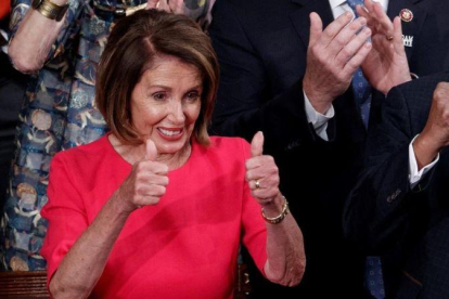 La líder democrata Nancy Pelosi reacciona tras ser elegida este jueves como presidenta de la Camara Baja de EEUU.