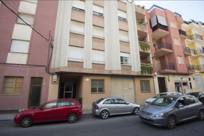 El edificio donde vívía el cabecilla de la productora de pornografía infantil, en Tortosa.