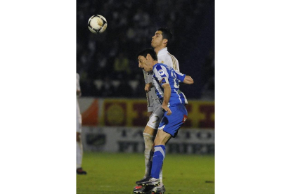 Cristiano Ronaldo y David Malo, en un lance del partido | Efe.
