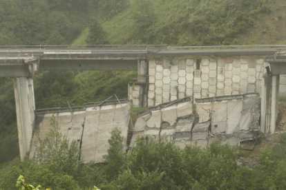 Primer derrumbe del viaducto. L. DE LA MATA