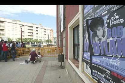 Esta es la única imagen que Bob Dylan permitió sacar de su paso por León. De cualquier forma, los privilegiados que acudieron a su concierto nunca olvidarán la actuacíón de uno de los más grandes.