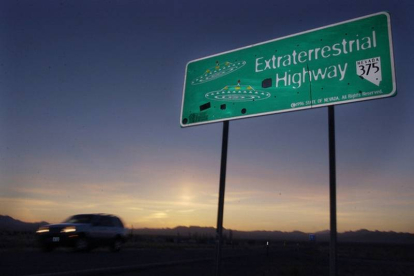 La ruta 375 del estado de Nevada, que fue rebautizada como la Carretera Extraterrestre por su proximidad a la base aérea.