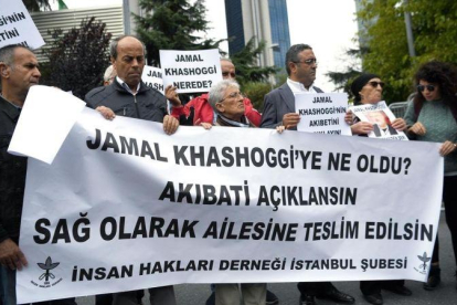 Protesta ante el consulado de Arabia Saudí en Estambul por la desaparición de Jashoggi.