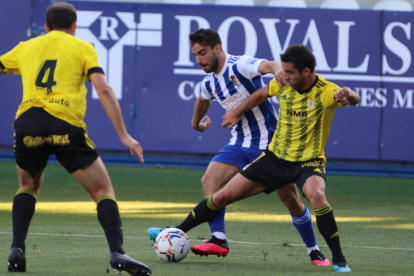 Carlos Doncel de la SD Ponferradina durante el partido amistoso de pretemporada entre  la SD Ponferradina y el Real Oviedo. LUIS DE LA MATA