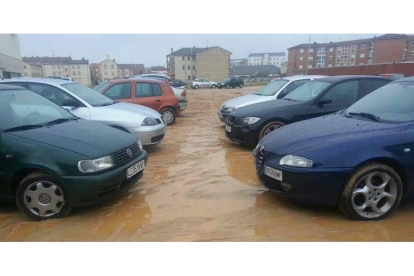 Imagen en el que se encuentra el aparcamiento un día de lluvia.