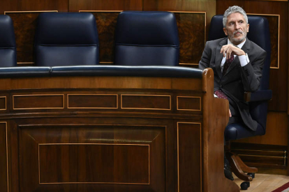 Fernando Grande-Marlaska en la sesión de control al Gobierno, el miércoles, en el Congreso de los Diputados. FERNANDO VILLAR