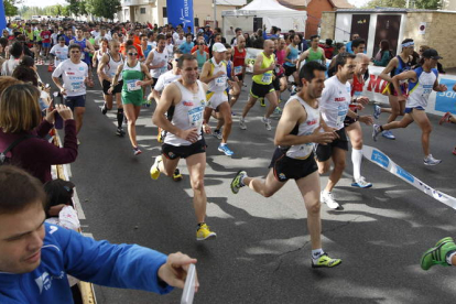 La Sanitas Running reunió a más de 2.000 participantes en su primera presencia en León.