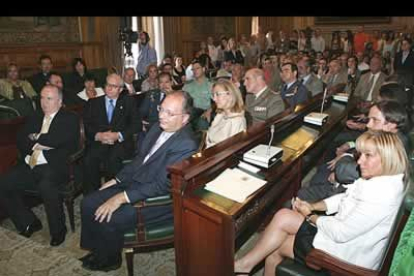 Al Pleno acudieron representantes de todas las instituciones locales y provinciales de León.