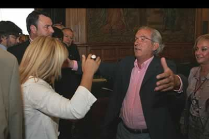 Juan Morano Masa, diputado nacional del PP, y ex alcalde de León, tampoco quiso faltar al Pleno para arropar a su compañera de partido.