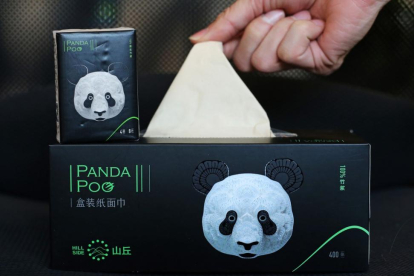 Panda Poo, el nuevo papel de bambú fabricado a partir de las heces de oso.