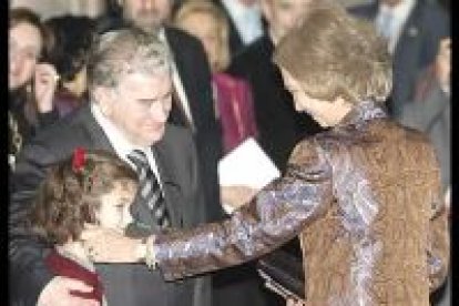 Un gran día. Para Antonio Gamoneda y para León. Se cumplieron los pronósticos. El poeta asturiano-leonés Antonio Gamoneda, de 75 años, se ha alzado con el Premio Cervantes 2006, un galardón que reconoce el conjunto de una obra y que está considerado como el más importante de las letras españolas. Nacido en Oviedo en 1931 y afincado en León desde los 3 años, Gamoneda recibirá una bolsa de 90.430 euros.