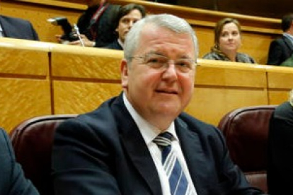 Alfonso Rodríguez-Hevia en su escaño como senador en 2016. RAMIRO