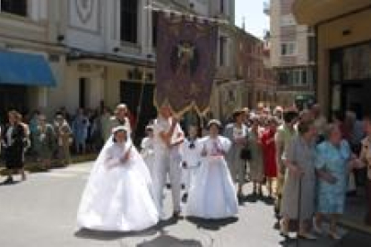 La procesión del Santísimo Sacramento fue el acto principal del día de San Bartolomé