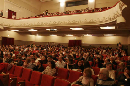 Espectadores en el Teatro Bergidum, en una foto de archivo.