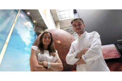 Laura González y David Criado se adentran en el universo de las soluciones para nanosatélites.