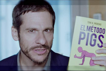 El actor César Camino en un fotograma del corto ‘El Método Pigs’, ganador del Festival de Cine de Astorga. DL