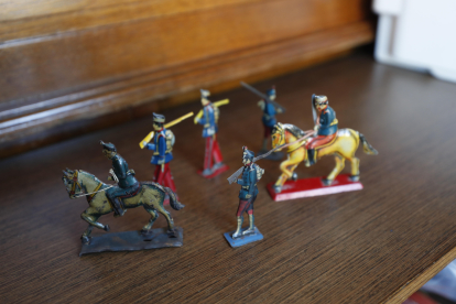 Soldados de infantería y a caballo. L. DE LA MATA