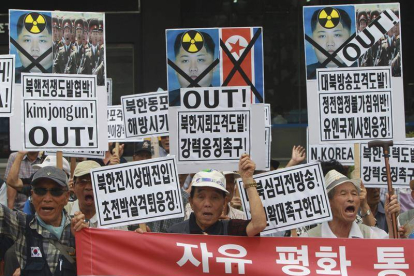Activistas surcoreanos en protesta contra Corea del Norte en Paju.