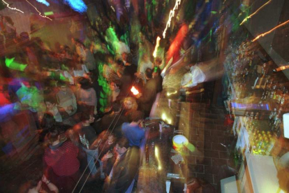 Imagen de una fiesta en una discoteca. JESÚS F. SALVADORES