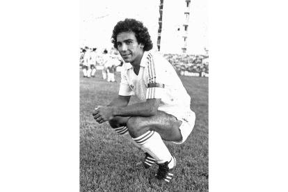 Hugo Sánchez, un mito del Real Madrid, en el viejo Antonio Amilivia. ARCHIVO DIARIO DE LEÓN
