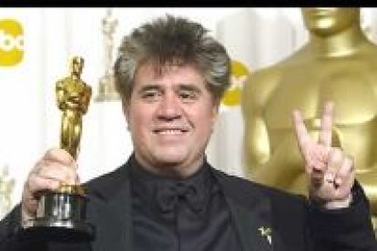 Pedro Almódovar volvió ha hacer historia en el cine español al recibir el Oscar al mejor guión original por su película Hable con Ella, en la 75 edición de los premios norteamericanos.