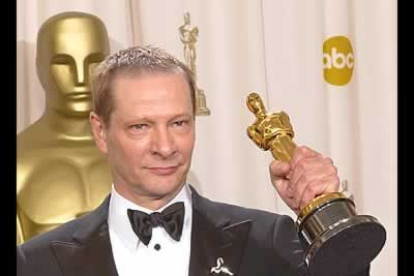 Chris Cooper pidió la paz para el mundo al recoger su Oscar como mejor actor de reparto en la película Adaptation.