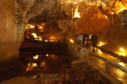 La Cueva de Valporquero son uno de los atractivos turísticos más importantes de León