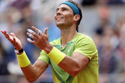 Rafa Nadal inicia su andadura en Roland Garros con triunfo ante Jordan Thomson. YOAN VALAT