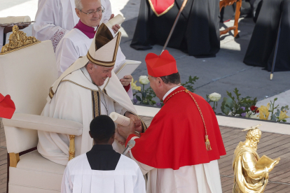 El Papa nombrando cardenal a Ángel Fernández Artime. EFE/EPA/GIUSEPPE LAMI