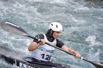 180 deportistas y 20 clubes participan en Sabero en la Copa de Españade Slalom Olímpico y en el Campeonato de España de Kayak Cross. JONATHAN NOTARIO