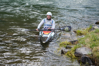 180 deportistas y 20 clubes participan en Sabero en la Copa de Españade Slalom Olímpico y en el Campeonato de España de Kayak Cross. JONATHAN NOTARIO