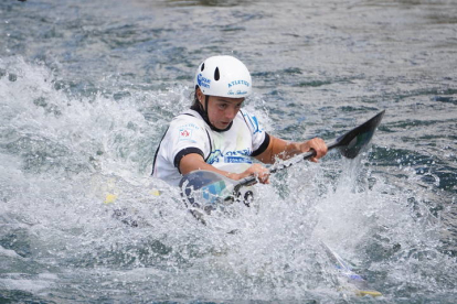 180 deportistas y 20 clubes participan en Sabero en la Copa de Españade Slalom Olímpico y en el Campeonato de España de Kayak Cross. JONATHAN NOTARIO