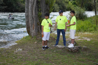 180 deportistas y 20 clubes participan en Sabero en la Copa de Españade Slalom Olímpico y en el Campeonato de España de Kayak Cross. JONATHAN NOTARIO