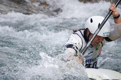 180 deportistas y 20 clubes participan en Sabero en la Copa de Españade Slalom Olímpico y en el Campeonato de España de Kayak Cross. JONATHAN NOTARIO