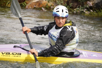 180 deportistas y 20 clubes participan en Sabero en la Copa de Españade Slalom Olímpico y en el Campeonato de España de Kayak Cross. JONATHAN NOTARIO