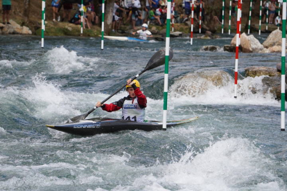 180 deportistas y 20 clubes participan en Sabero en la Copa de Españade Slalom Olímpico y en el Campeonato de España de Kayak Cross. JONATHAN NOTARIO