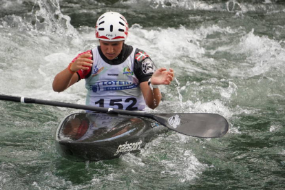 180 deportistas y 20 clubes participan en Sabero en la Copa de Españade Slalom Olímpico y en el Campeonato de España de Kayak Cross. JONATHAN NOTARIO