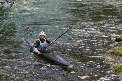 180 deportistas y 20 clubes participan en Sabero en la Copa de Españade Slalom Olímpico y en el Campeonato de España de Kayak Cross. JONATHAN NOTARIO