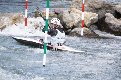 180 deportistas y 20 clubes participan en Sabero en la Copa de Españade Slalom Olímpico y en el Campeonato de España de Kayak Cross. JONATHAN NOTARIO