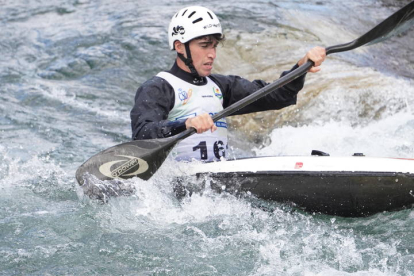 180 deportistas y 20 clubes participan en Sabero en la Copa de Españade Slalom Olímpico y en el Campeonato de España de Kayak Cross. JONATHAN NOTARIO