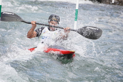 180 deportistas y 20 clubes participan en Sabero en la Copa de Españade Slalom Olímpico y en el Campeonato de España de Kayak Cross. JONATHAN NOTARIO