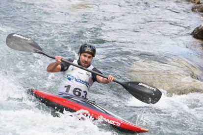 180 deportistas y 20 clubes participan en Sabero en la Copa de Españade Slalom Olímpico y en el Campeonato de España de Kayak Cross. JONATHAN NOTARIO