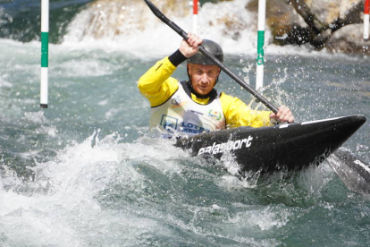 180 deportistas y 20 clubes participan en Sabero en la Copa de Españade Slalom Olímpico y en el Campeonato de España de Kayak Cross. JONATHAN NOTARIO